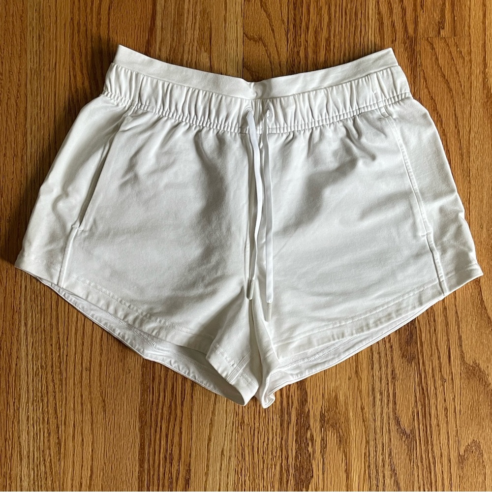 Lululemon Inner Glow short